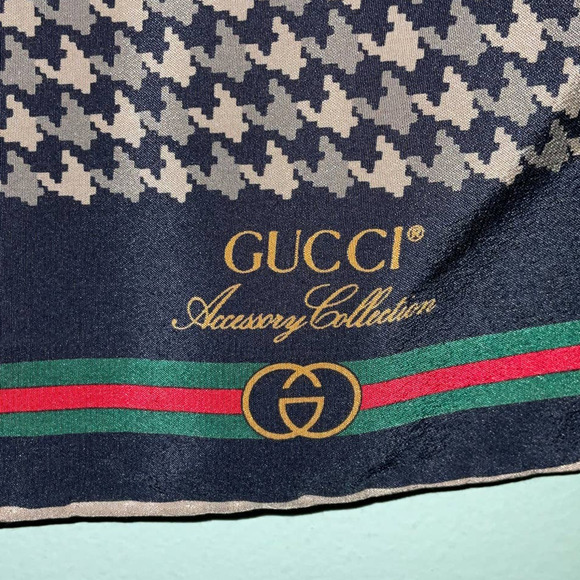 GUCCI ACCESSORY COLLECTION 100% SILK SCARF FRENCH HORN 90 - Picture 9 of 13